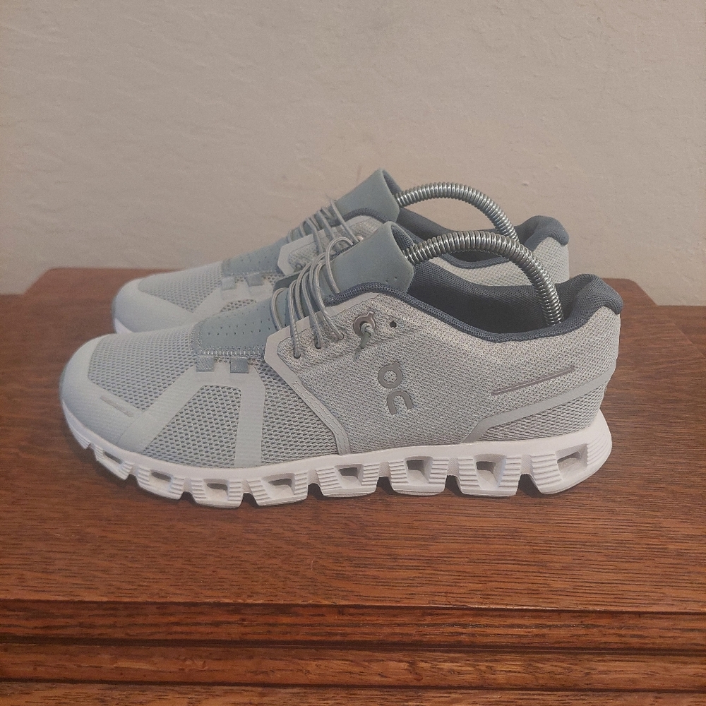 On Cloud 6 Swiss Engineering Athletic Running Shoes Women's Size 9.5